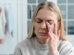 ¿Por qué se produce el ojo seco y cómo puede afectar la calidad de vida?